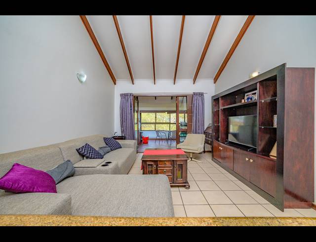 3 BEDROOM SIMPLEX FOR SALE IN COWIES HILL